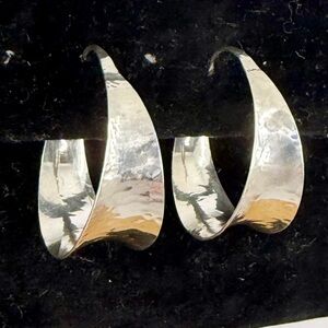 JAMES AVERY Sterling Silver Hammered Graduated Valle Hoop Earrings; RETIRED